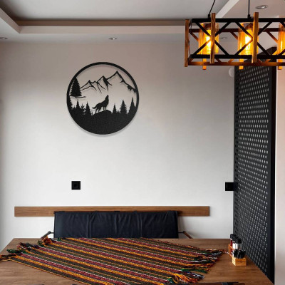 Uluyan Kurt ve Dağ Silüeti Metal Tablo