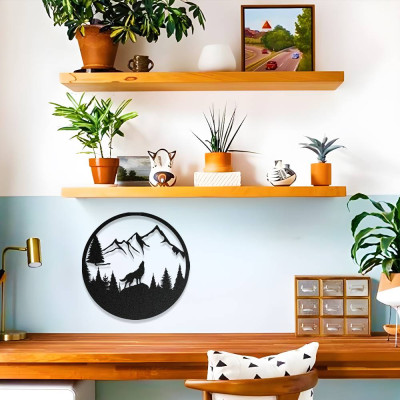 Uluyan Kurt ve Dağ Silüeti Metal Tablo