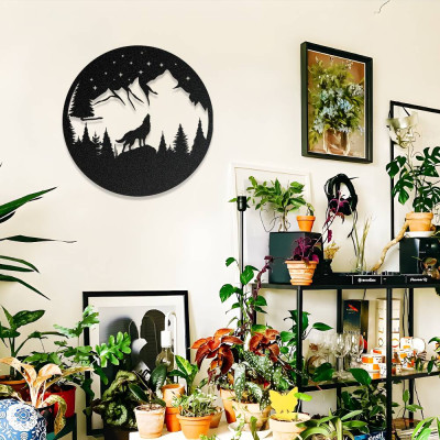 Yıldızlı Gece Kurt ve Dağ Manzaralı Metal Duvar Dekoru