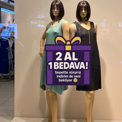 2 Al 1 Bedava Vitrin Stickerı – Hediye Kutusu Temalı Sepette Sürpriz Cam Etiketi