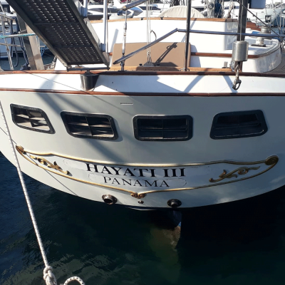 Tekneye Yat'a Özel Hayati 3 Panama Yazısı Sticker Yapıştırma  Tekneye Yat'a Özel Hayati 3 Panama Yazısı Sticker Yapıştırma