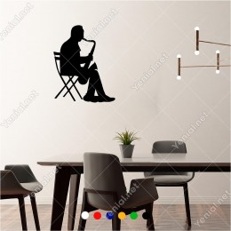 Sandalye de Oturup Saksafon Çalan Adam 40x60 cm Duvar Sticker