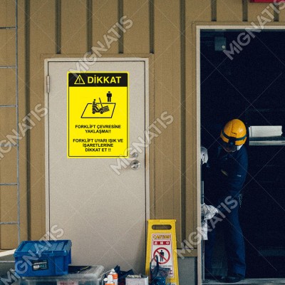 Dikkat Forklift Çevresine Kimseyi Yaklastırma Levhası