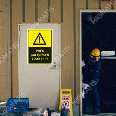 Pres Çalışırken Uzak Dur Levhası