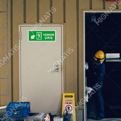 Yangın Çıkışı Sol Aşağı Ok Lümen Folyo Levhası