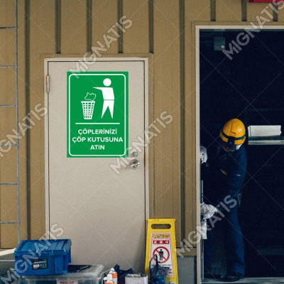 Çöplerinizi Çöp Kutusuna Atın Levhası