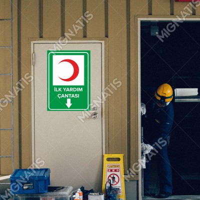 İlk Yardım Çantası Aşağı Ok Levhası