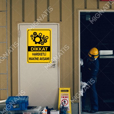 Dikkat Hareketli Makine Aksamı Levhası