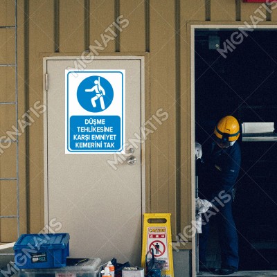 Düşme Tehlikesine Karşı Emniyet Kemerini Tak Levhası