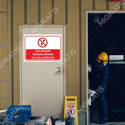 Sıvı Madde Yangınlarında Su Kullanmayın Levhası