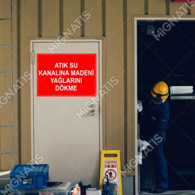 Atık Su Kanalına Madeni Yağlarını Dökme Levhası