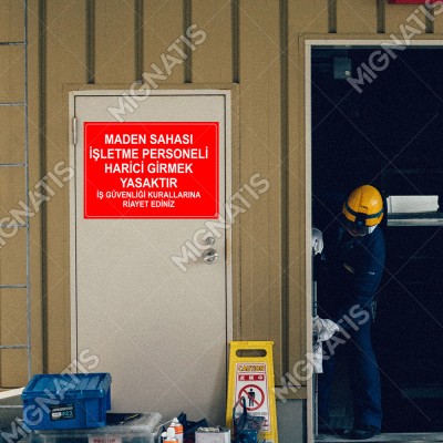 Maden Sahası İsletme Personeli Harici Girmek Yasaktır Levhası